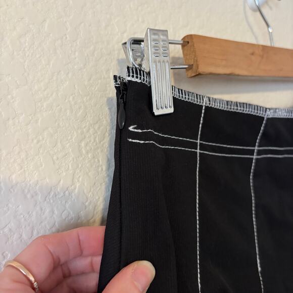 NWOT Womens Pleated Bondage Skirt Grommet Buckle Detail Black Sz S Goth Punk Emo - Picture 5 of 9